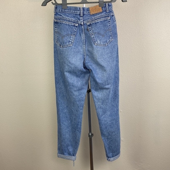 Vintage LEVI'S Women's Light Wash 57902-7206 Jeans USA Made - Picture 3 of 17